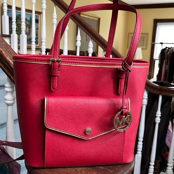 Michael Kors shoulder Bag Red Saffiano leather/ gold tone hardware & Trim NWOT - Picture 1 of 16
